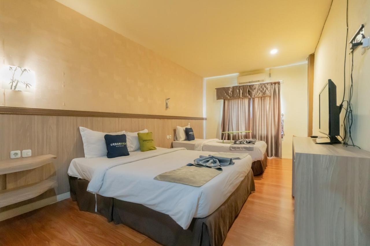 Urbanview Hotel Best Skip Palembang Exterior photo