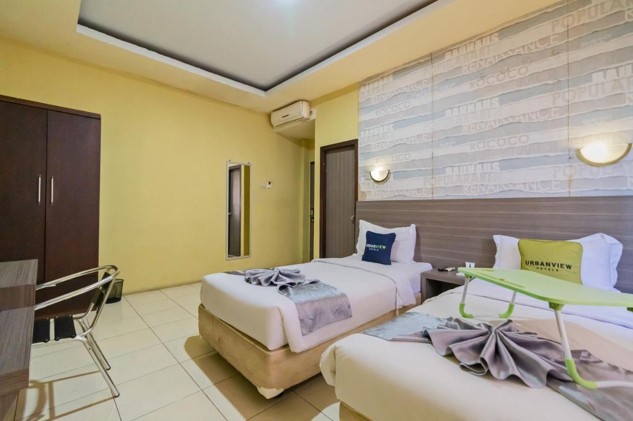 Urbanview Hotel Best Skip Palembang Exterior photo