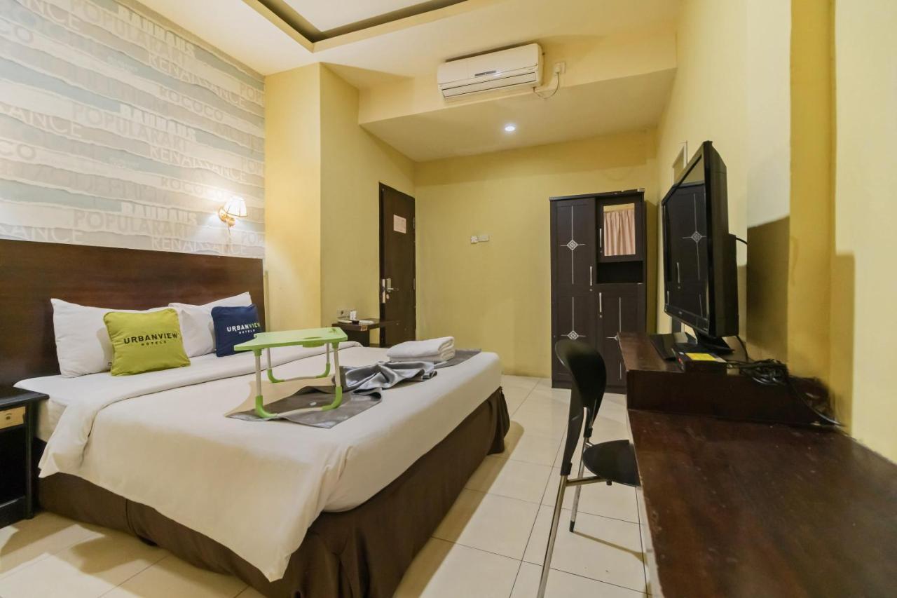 Urbanview Hotel Best Skip Palembang Exterior photo