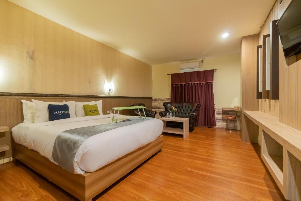 Urbanview Hotel Best Skip Palembang Exterior photo