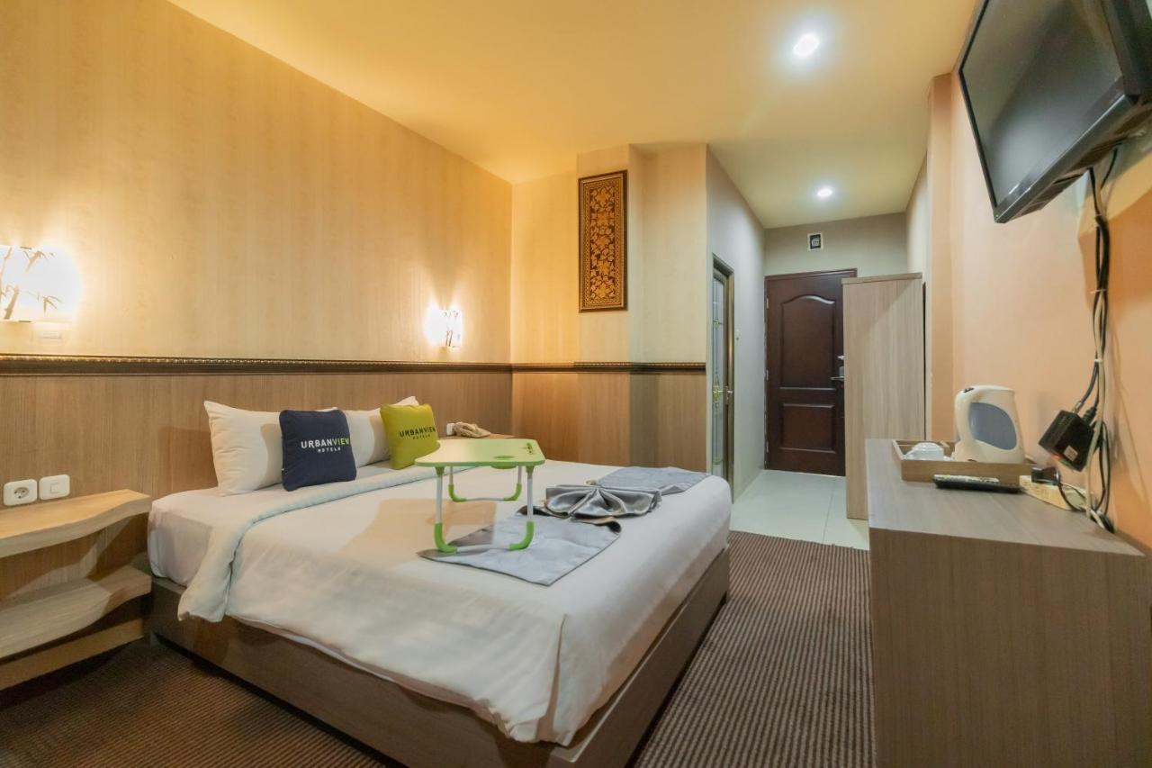 Urbanview Hotel Best Skip Palembang Exterior photo