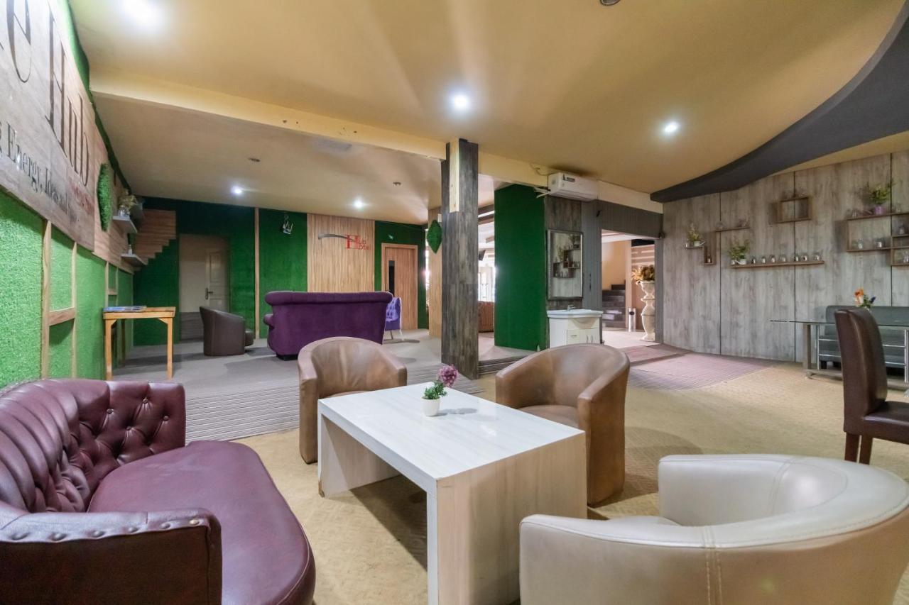 Urbanview Hotel Best Skip Palembang Exterior photo