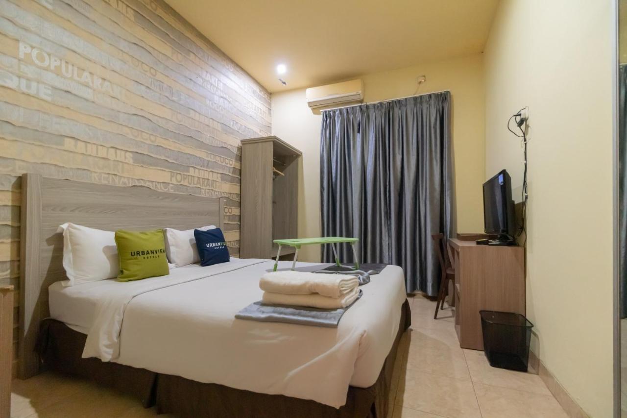 Urbanview Hotel Best Skip Palembang Exterior photo
