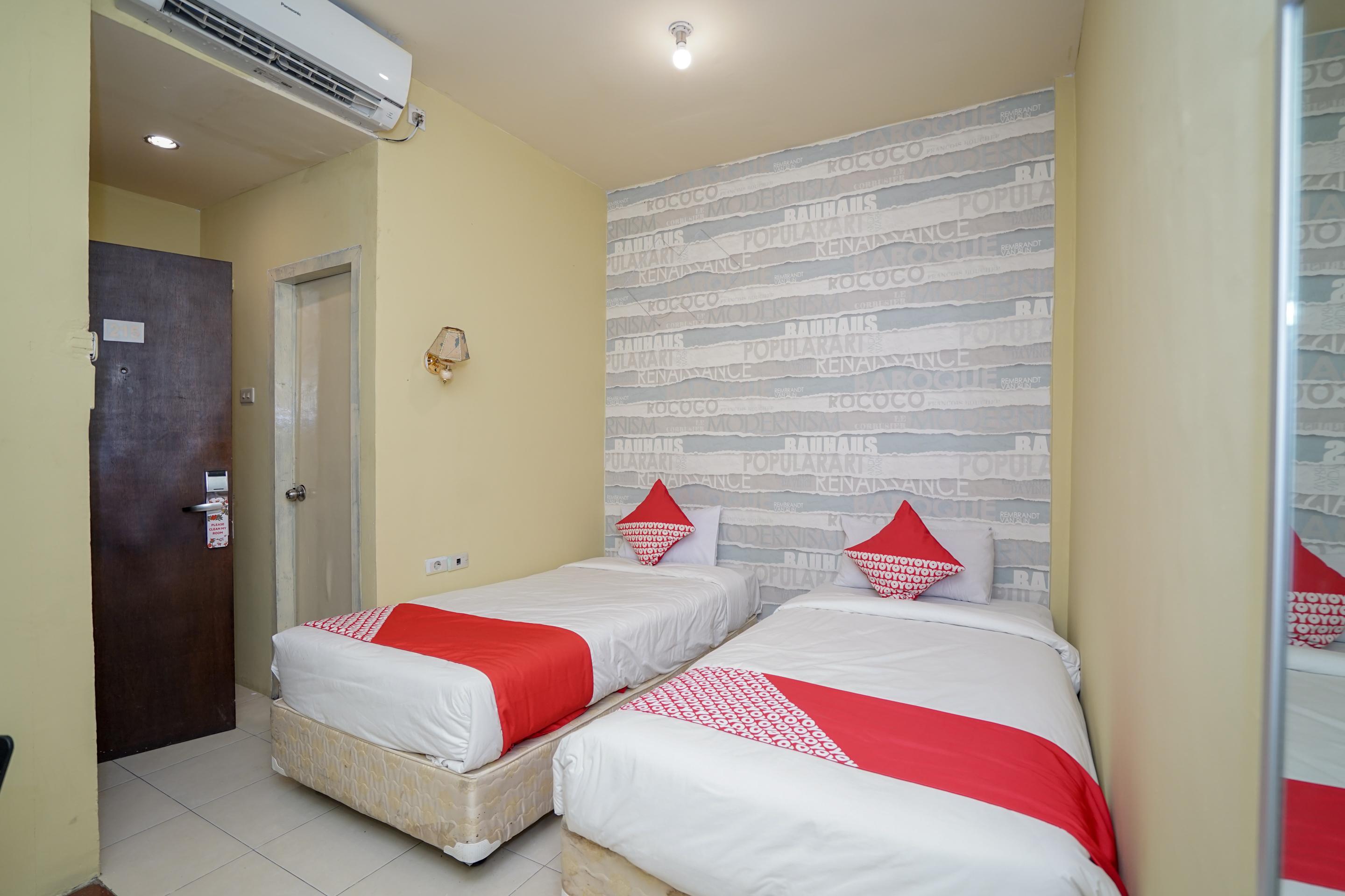 Urbanview Hotel Best Skip Palembang Exterior photo