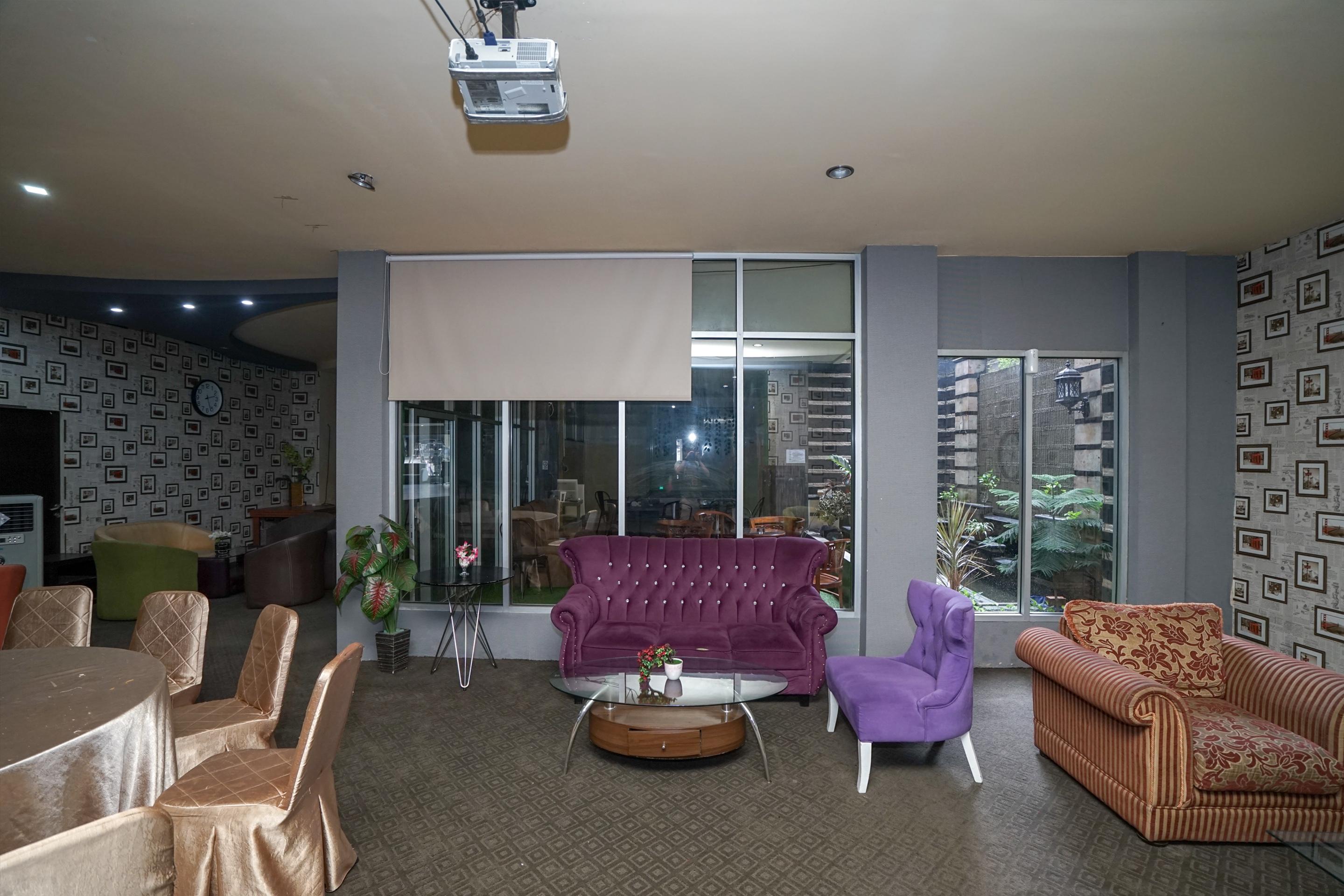 Urbanview Hotel Best Skip Palembang Exterior photo