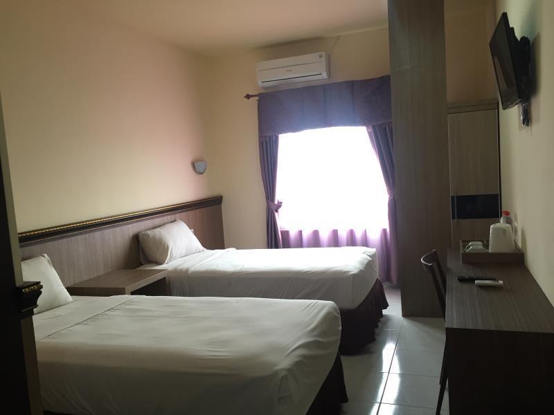 Urbanview Hotel Best Skip Palembang Exterior photo