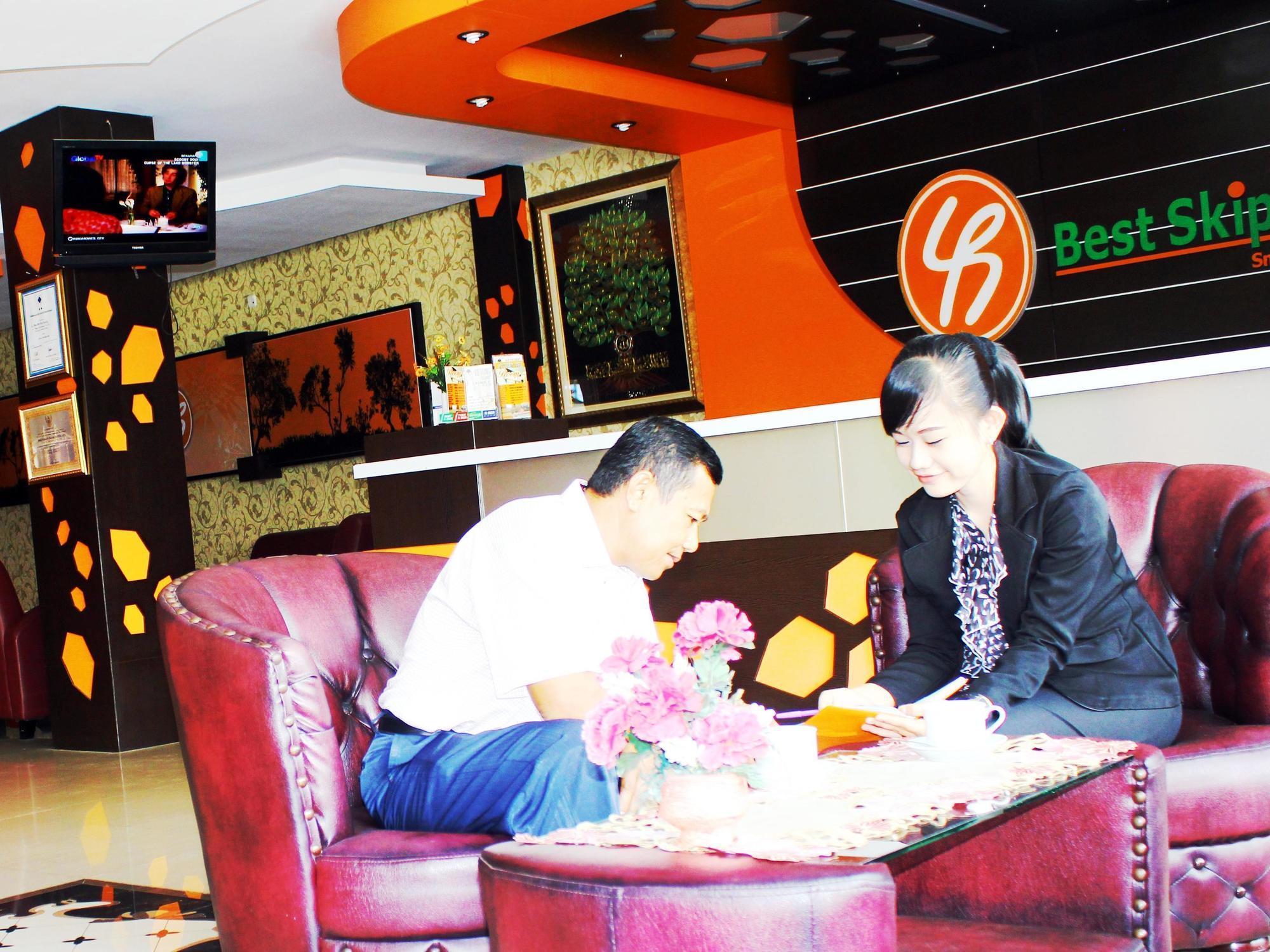 Urbanview Hotel Best Skip Palembang Exterior photo