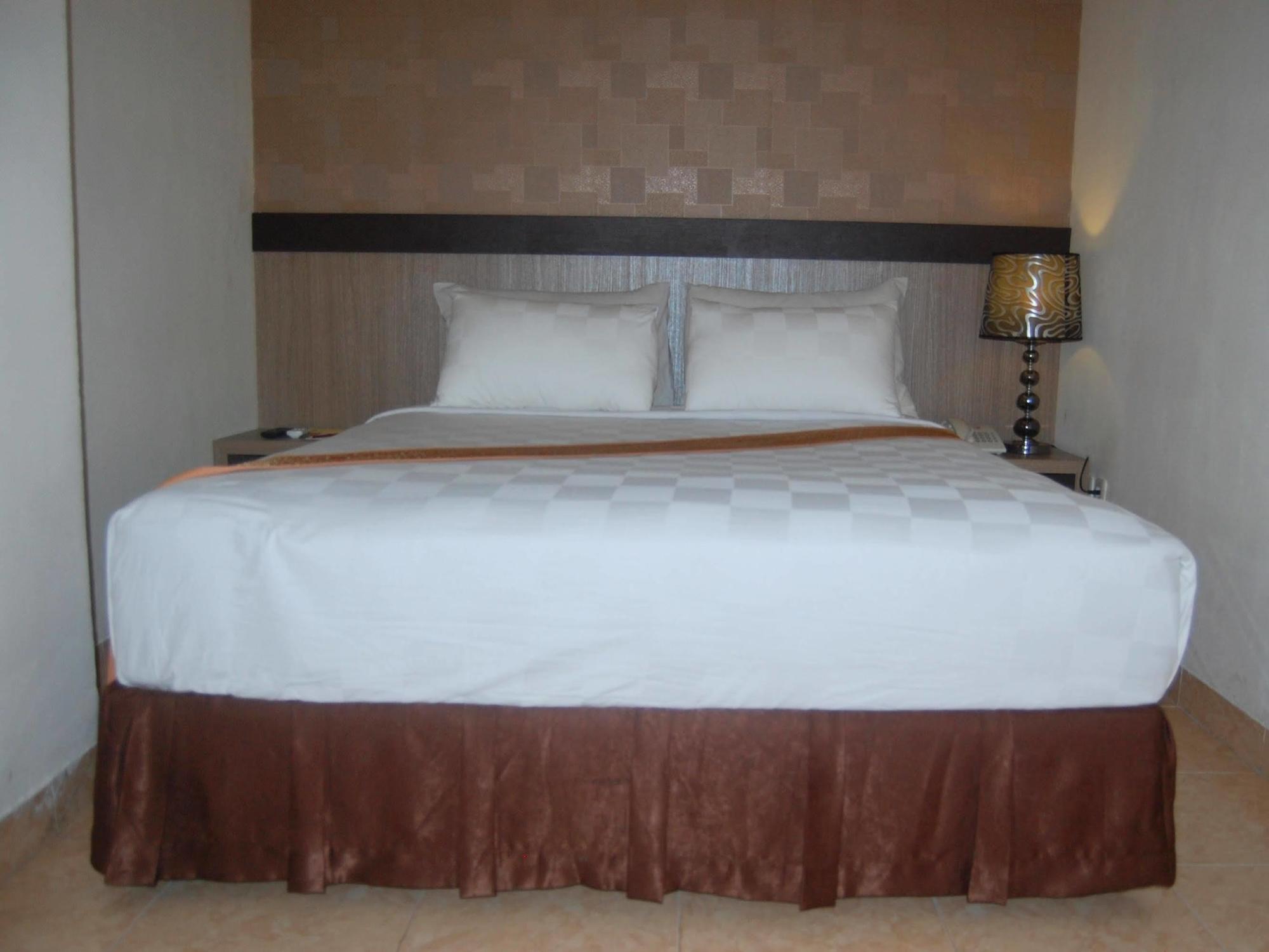 Urbanview Hotel Best Skip Palembang Exterior photo