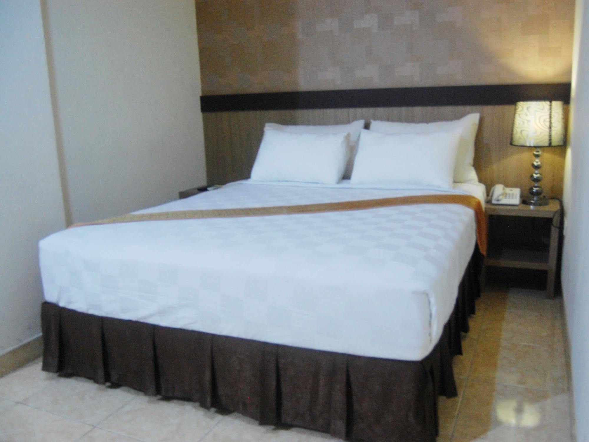 Urbanview Hotel Best Skip Palembang Exterior photo